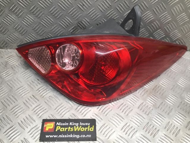Nissan Tiida C11 2004-2007 R Tail Light