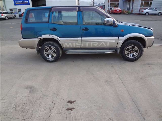 Nissan Mistral R20 1993-1996