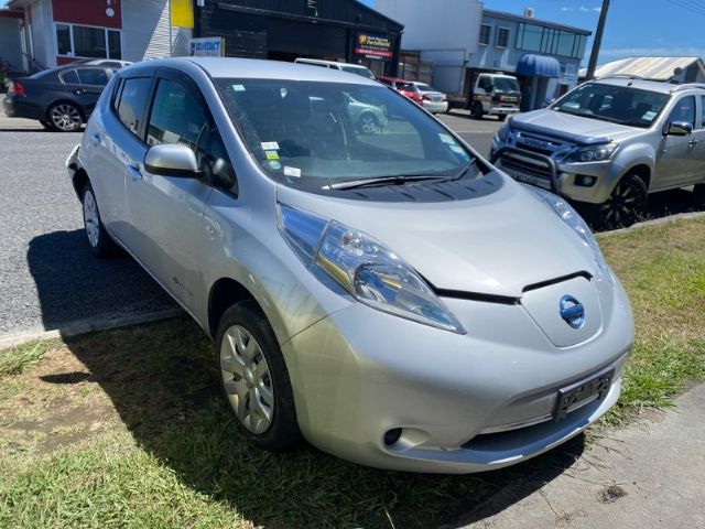 Nissan Leaf ZE0 2011-2016