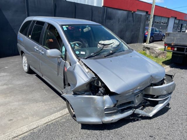 Nissan Liberty M12 1998 - 2003