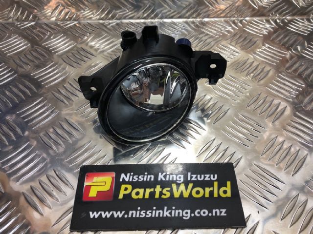 Nissan Navara D23 MNT 4WD 08/2015-2021 R Spotlight