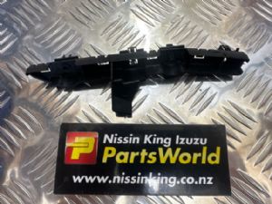 Nissan Qashqai J11 2014-2021 LF Bumper Retainer