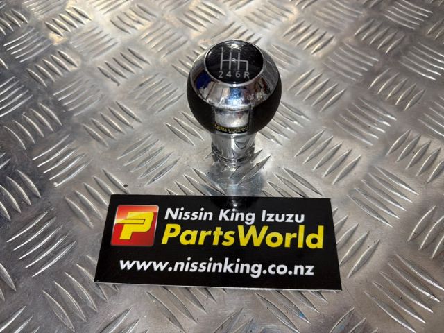 Nissan Navara D23 MNT 4WD 08/2015-2021 Gear Knob (OEM)