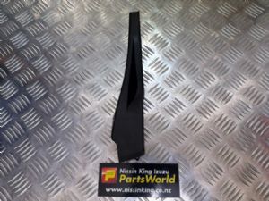 Nissan Leaf ZE1 2018-on R Windscreen Mould