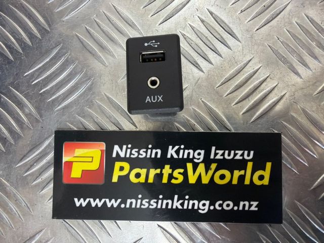 Nissan Navara D23 MNT 4WD 08/2015-2021 USB Charger Port