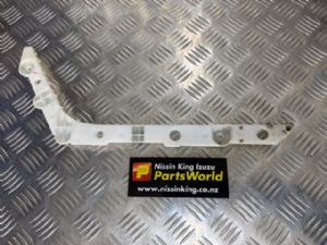 Nissan Pulsar B17 2013-2017 RR Bumper Retainer