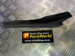 Nissan Leaf ZE0 2011-2016 R Windscreen Mould