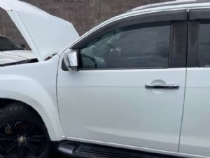 Isuzu MU-X UCS85 2017--> LF Door Shell
