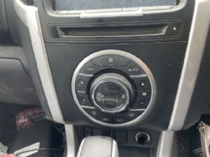 Isuzu MU-X UCS85 2017--> Heater Controls