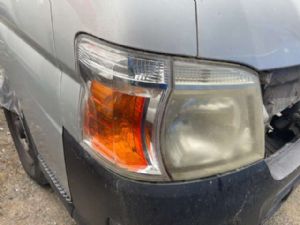 Nissan Caravan Homy E25L 2006-2012 R Headlight