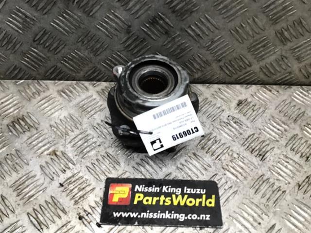 Nissan Pathfinder R52 2013-2021 4WD LF ABS Hub