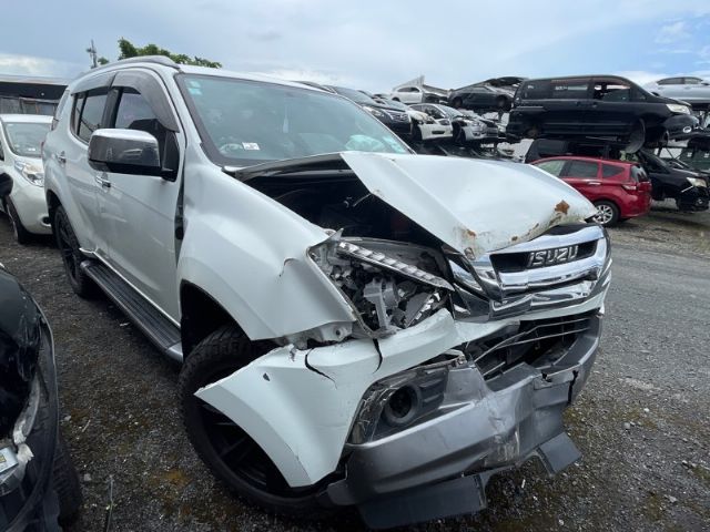 Isuzu MU-X UCS85 2017-->